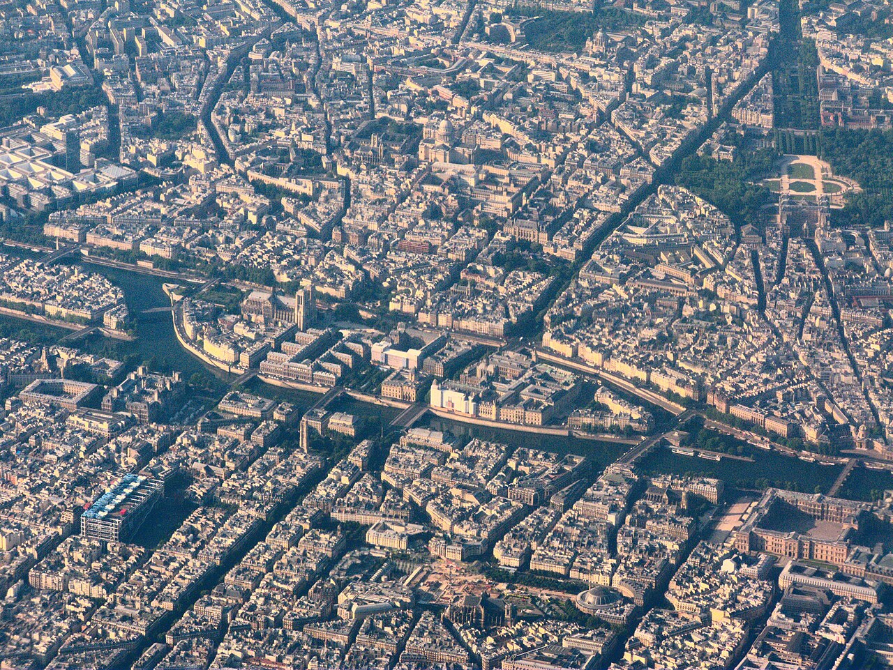 Aerial view of the Île de la Cité and the Seine in central Paris, with Notre-Dame near the island’s eastern end.